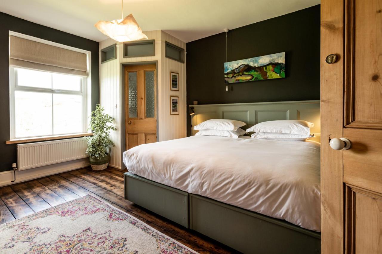 Bed and Breakfast The Old Vicarage Moylgrove Esterno foto