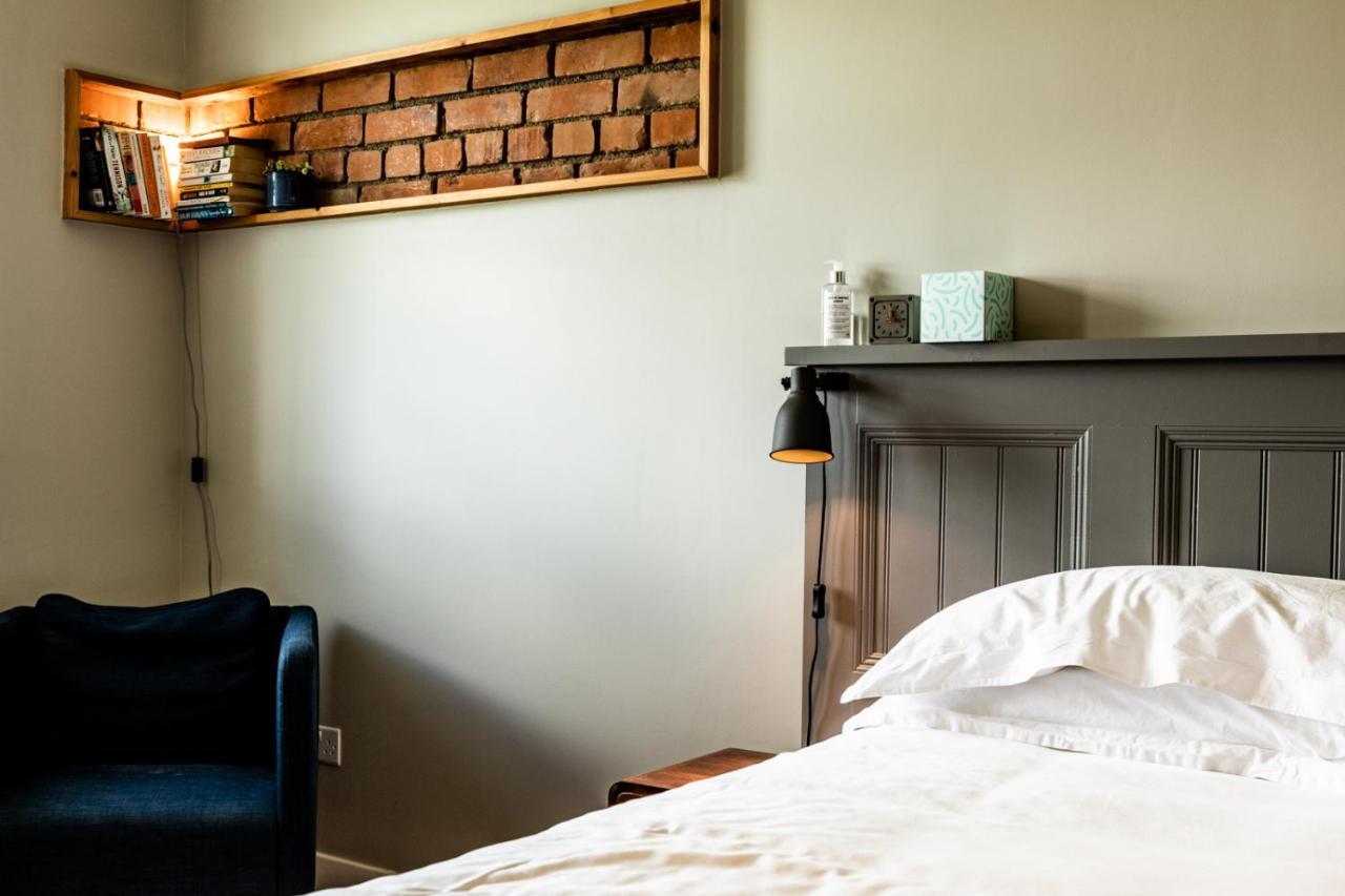 Bed and Breakfast The Old Vicarage Moylgrove Esterno foto