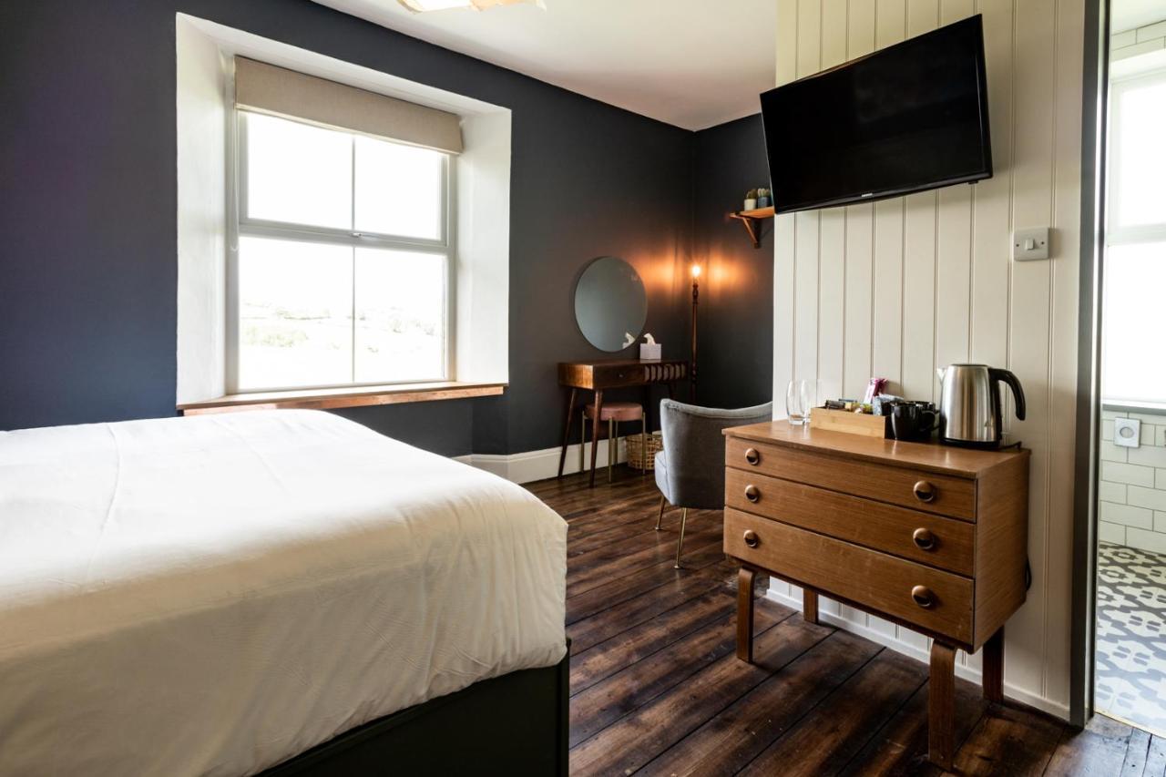 Bed and Breakfast The Old Vicarage Moylgrove Esterno foto