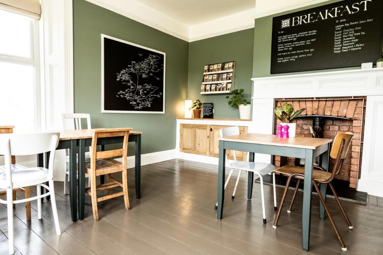 Bed and Breakfast The Old Vicarage Moylgrove Esterno foto