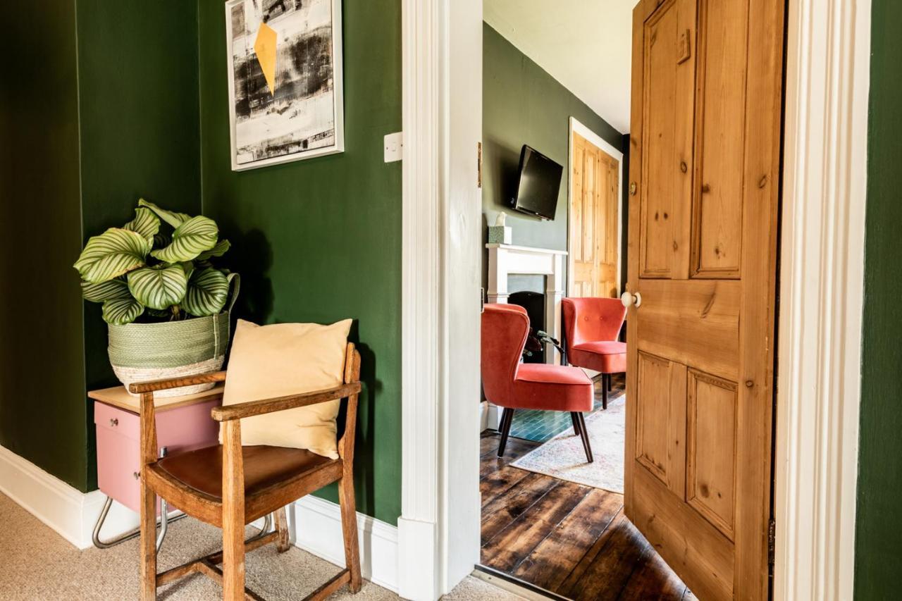 Bed and Breakfast The Old Vicarage Moylgrove Esterno foto