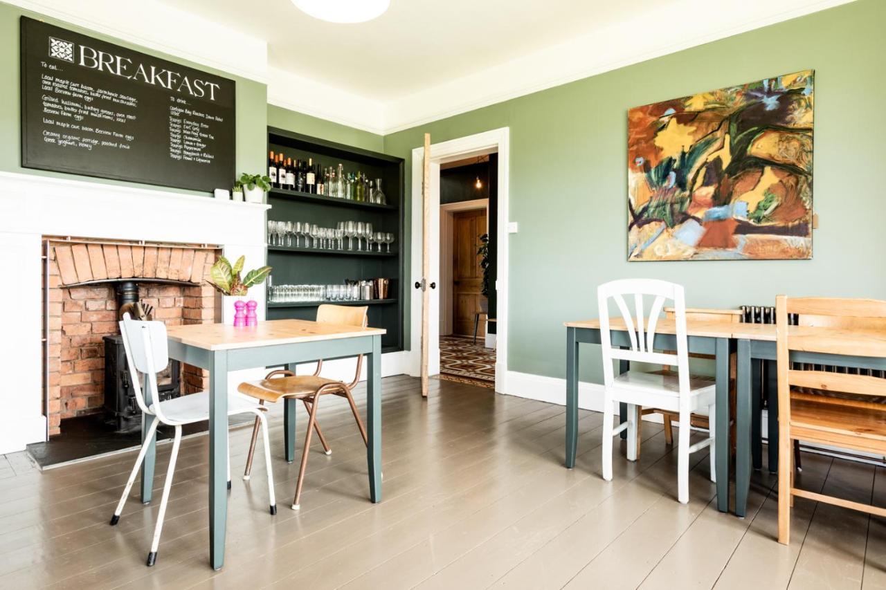 Bed and Breakfast The Old Vicarage Moylgrove Esterno foto