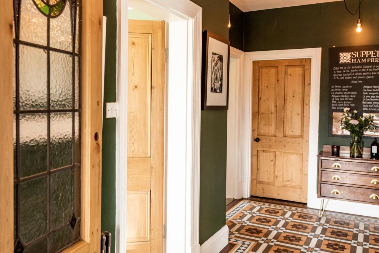 Bed and Breakfast The Old Vicarage Moylgrove Esterno foto