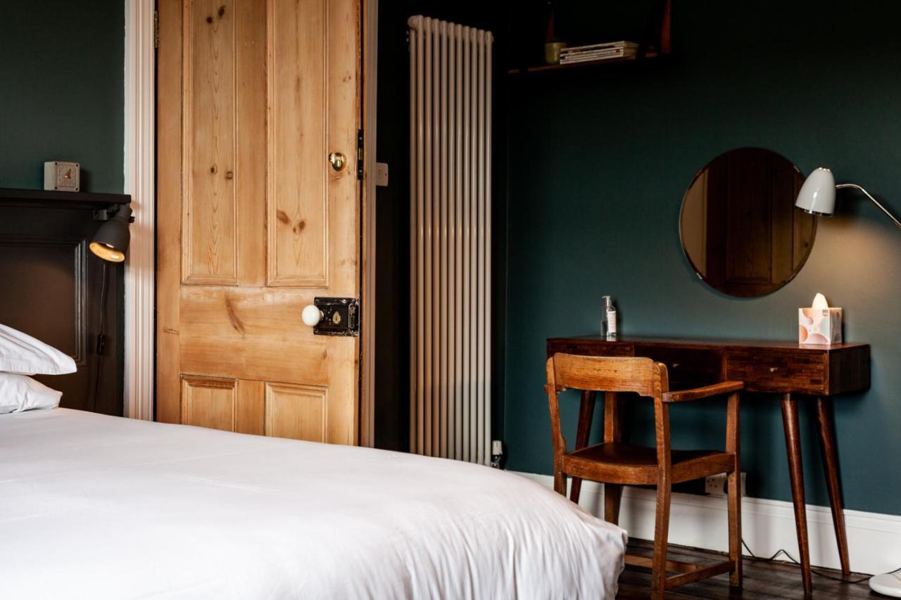 Bed and Breakfast The Old Vicarage Moylgrove Esterno foto