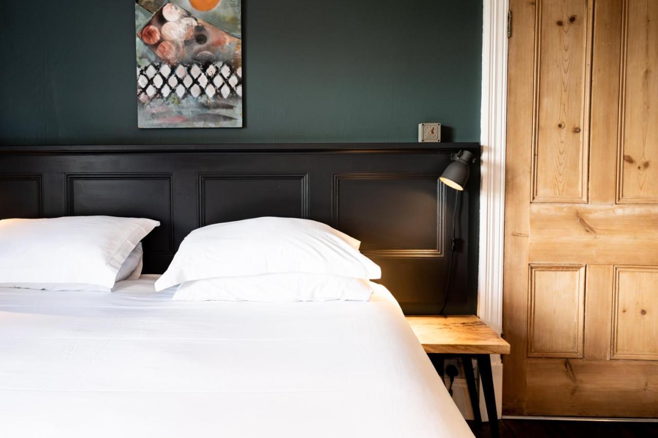 Bed and Breakfast The Old Vicarage Moylgrove Esterno foto